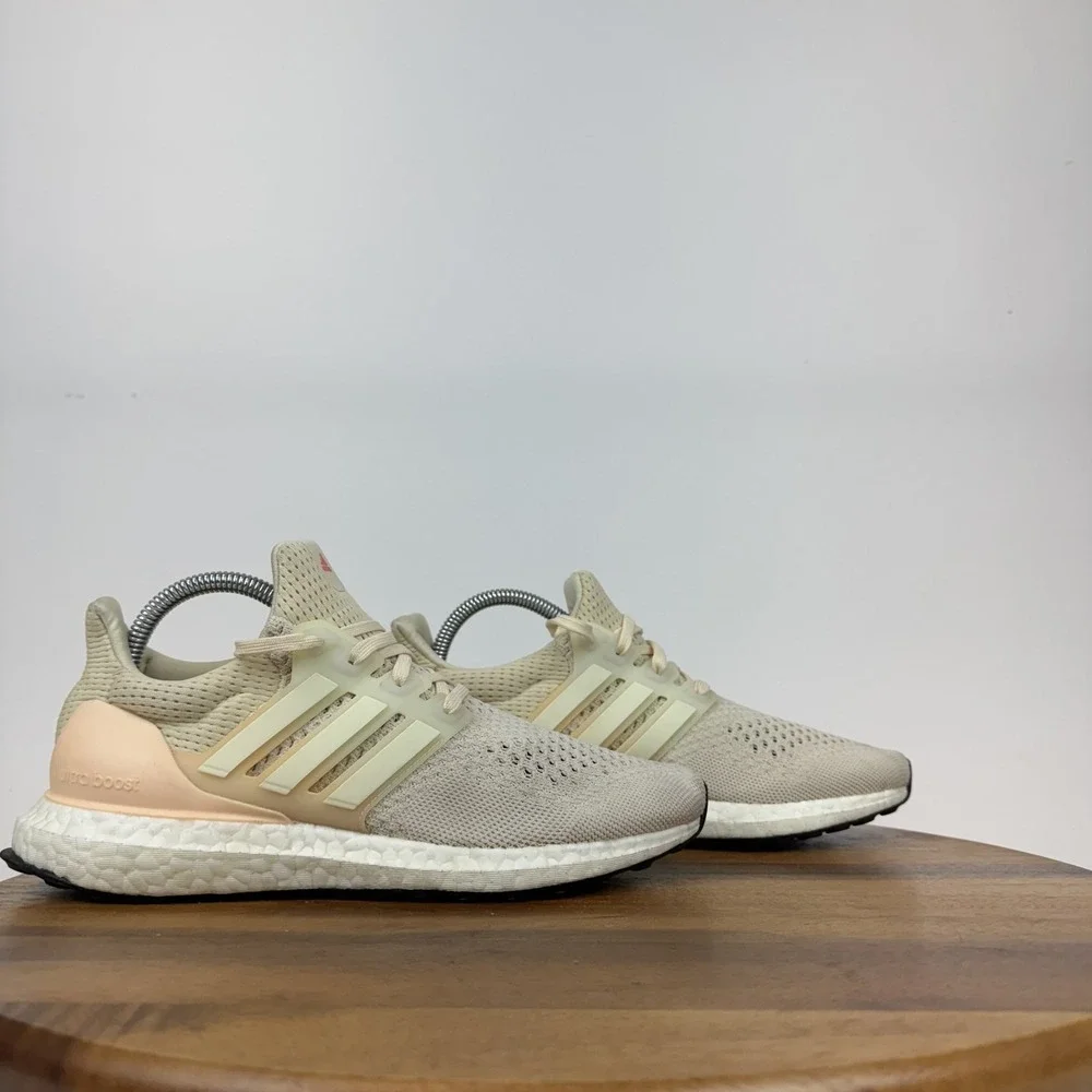 Womens Adidas Ultraboost 5.0 DNA Beige Athletic Running Sneakers Size 7 M GUC